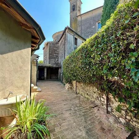 Torre Del Laghetto *